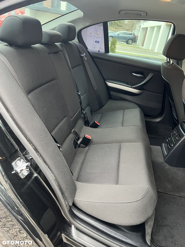 BMW Seria 3 318d DPF Edition Exclusive - 23