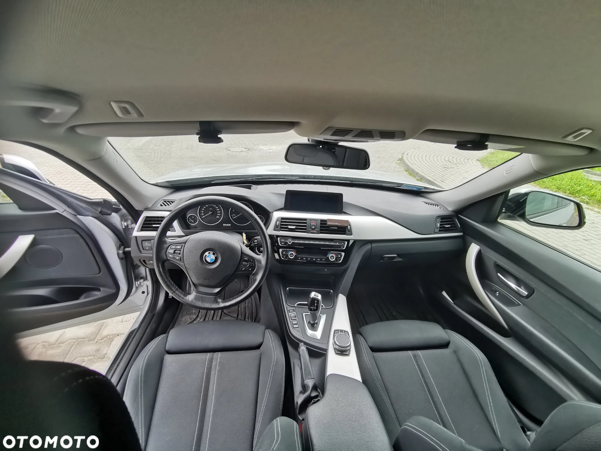 BMW Seria 3 330i xDrive - 15