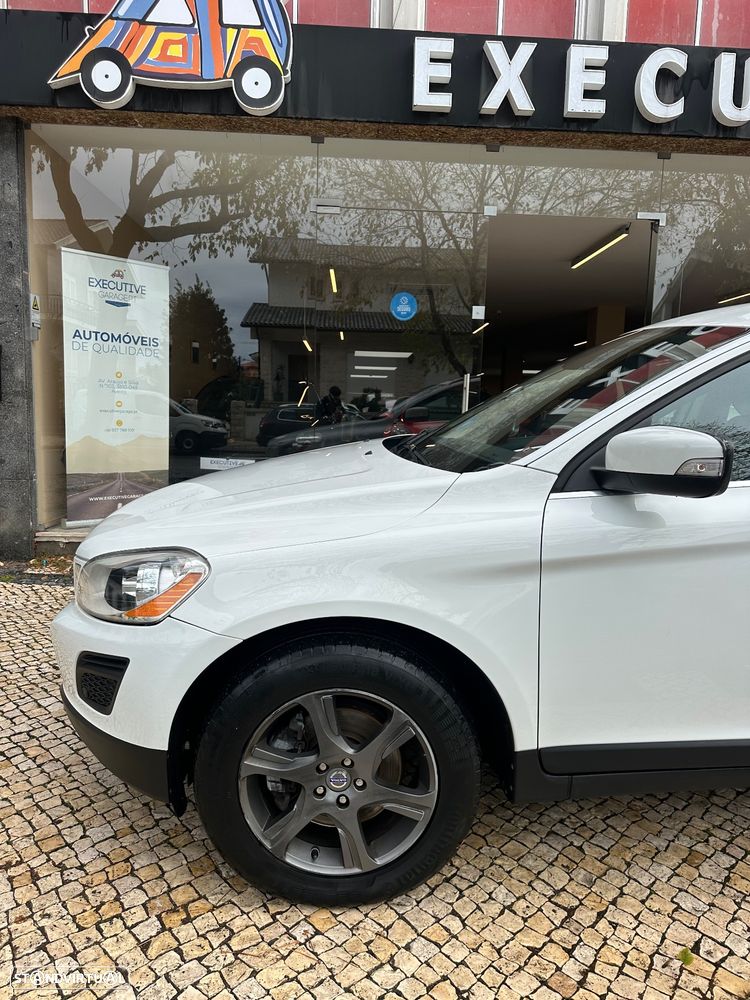 Volvo XC 60 2.0 D4 Momentum Geartronic - 4