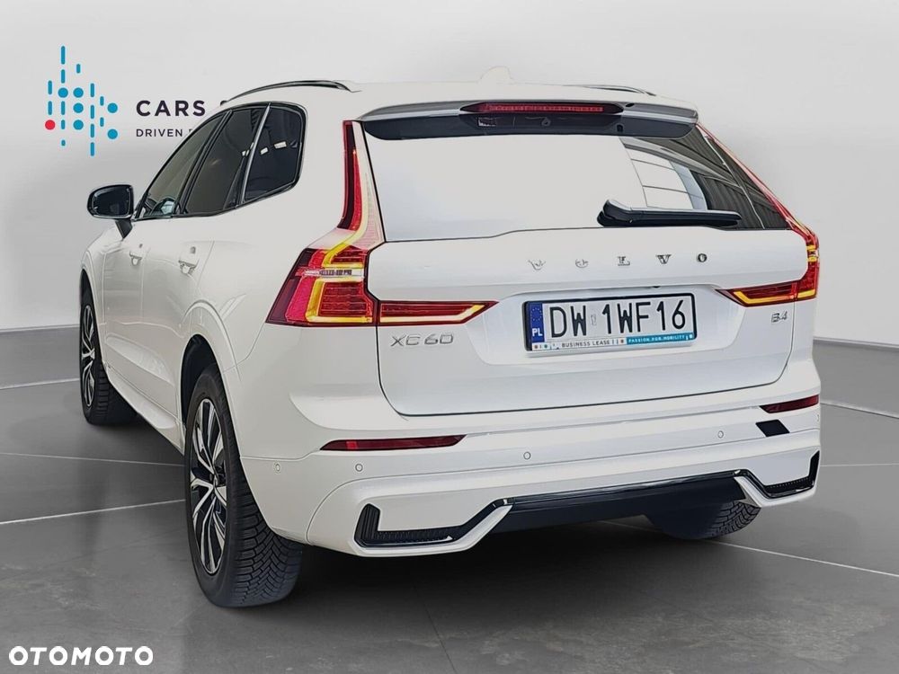 Volvo XC 60 B4 D Plus Dark - 32