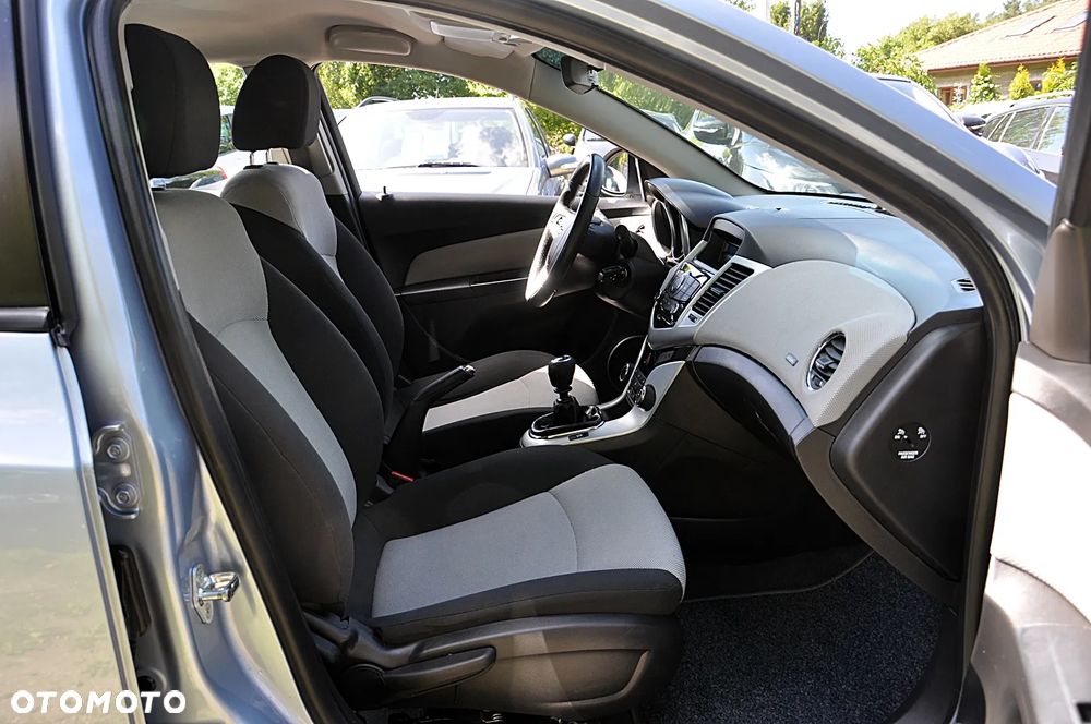Chevrolet Cruze 1.6 LS+ - 25