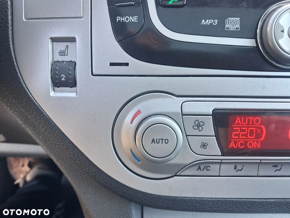 Ford Kuga 2.0 TDCi 2x4 Titanium - 27