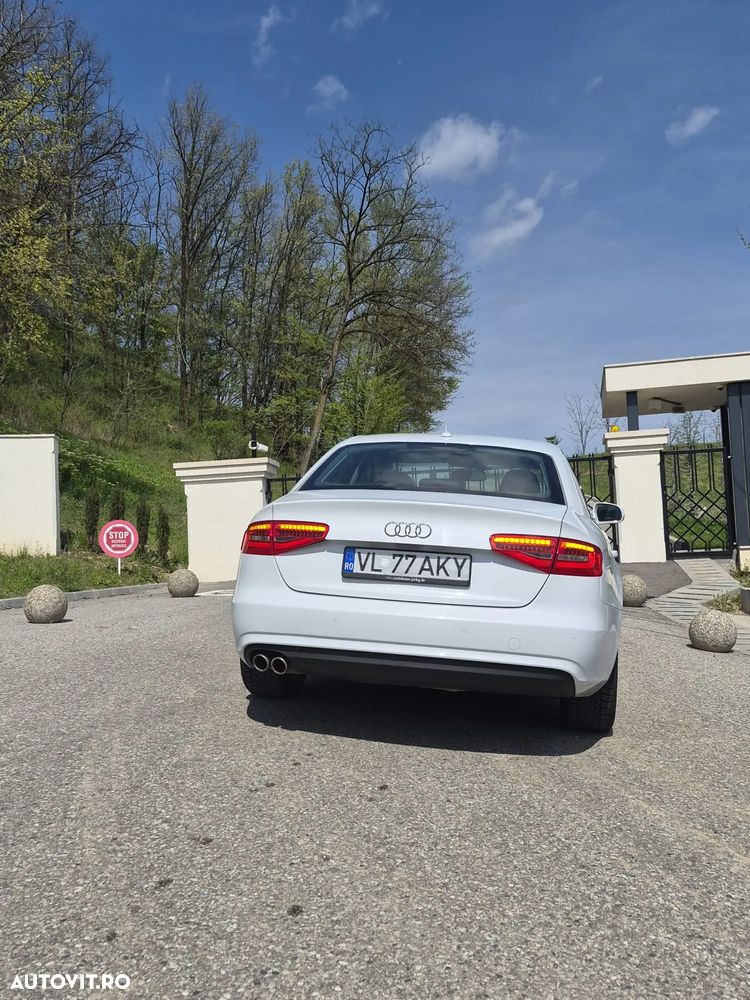 Audi A4 2.0 TDI DPF clean multitronic Attraction - 3