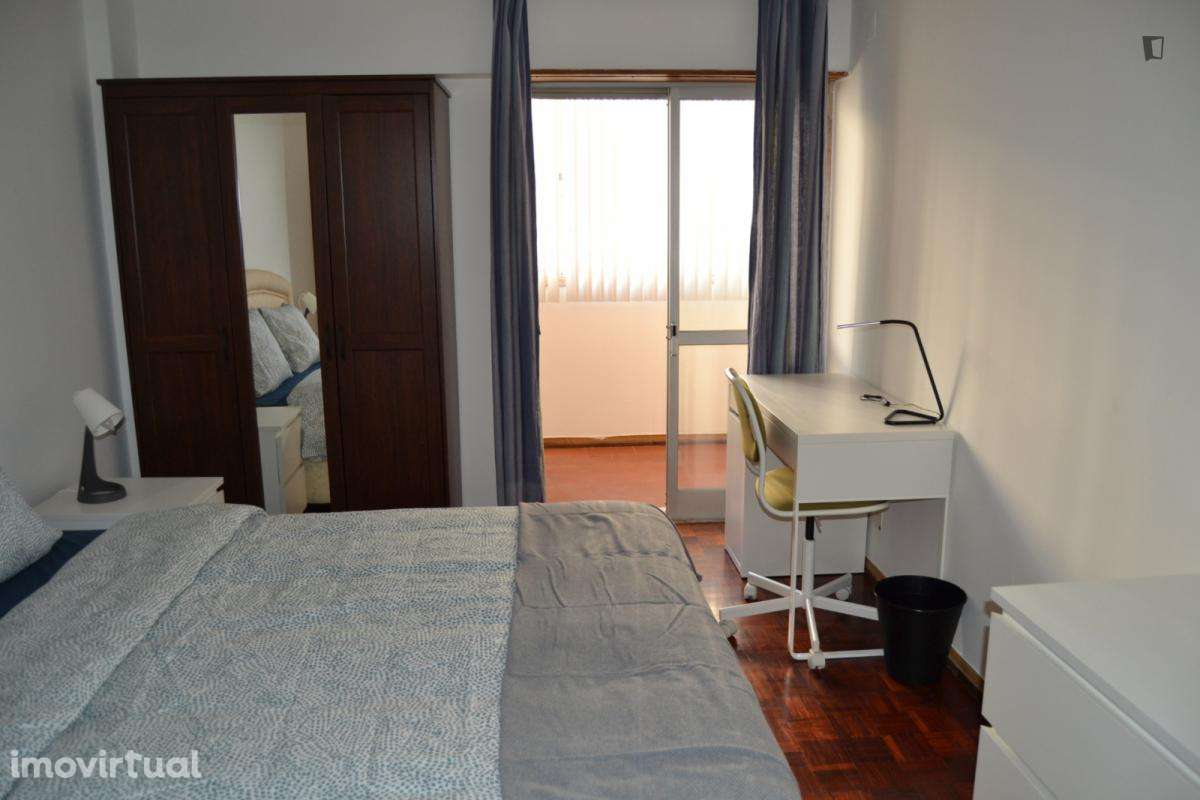 Quarto - localizado em Benfica Lisbon - Grande imagem: 2/34