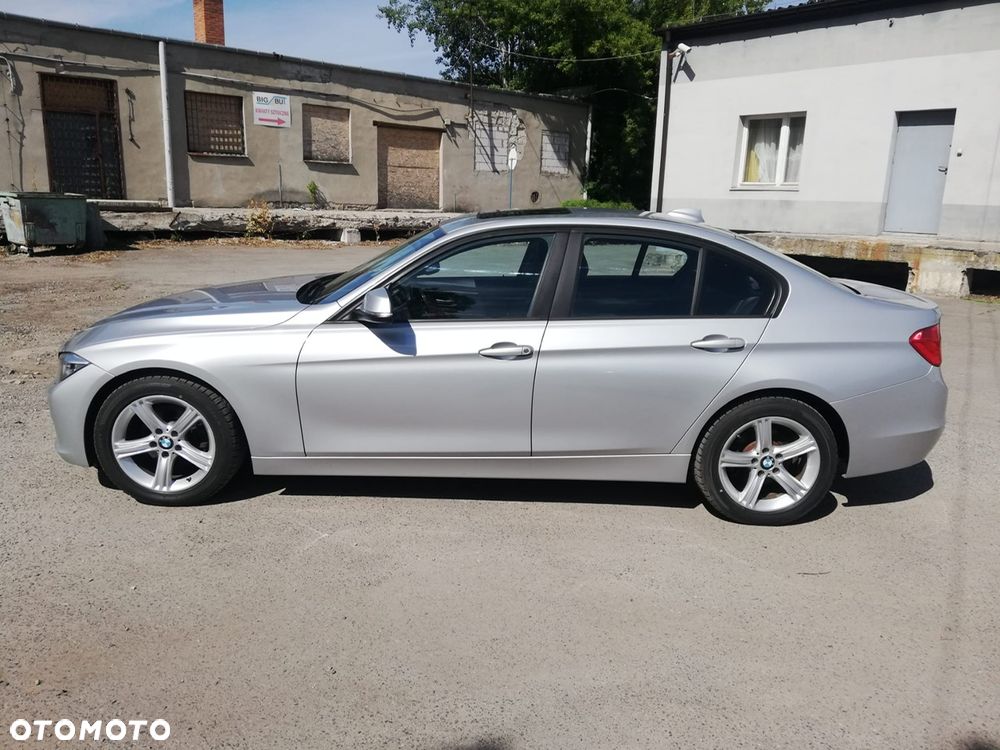 BMW Seria 3 328i xDrive - 9
