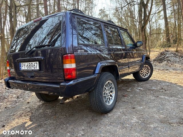 Jeep Cherokee - 23