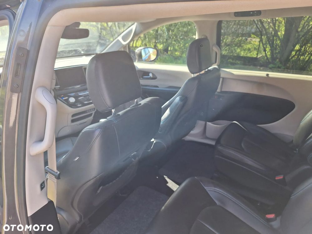 Chrysler Pacifica - 23