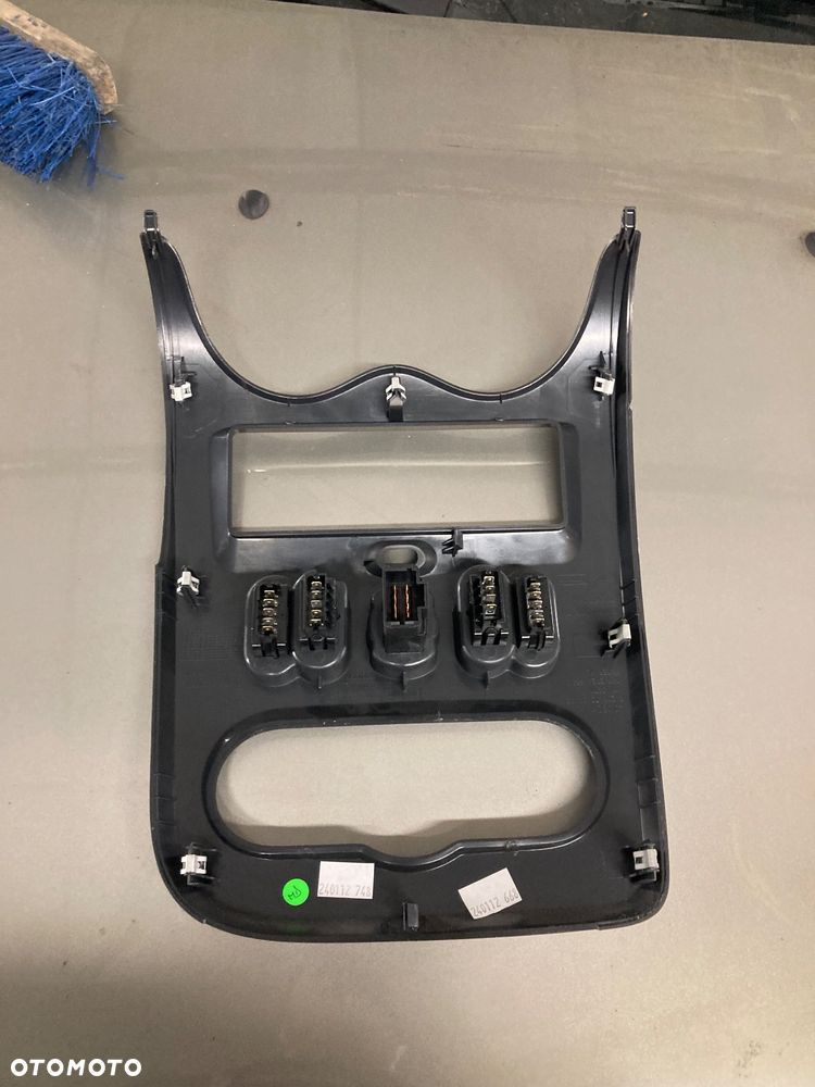 DACIA DUSTER DASTER 1 I LOGAN II RAMKA PANEL OBUDOWA OSŁONA RADIA RAMKA NA RADIO - 4