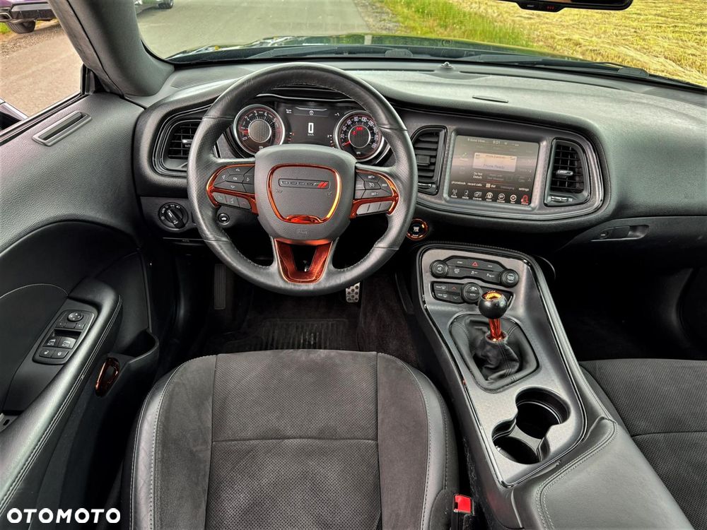 Dodge Challenger - 36