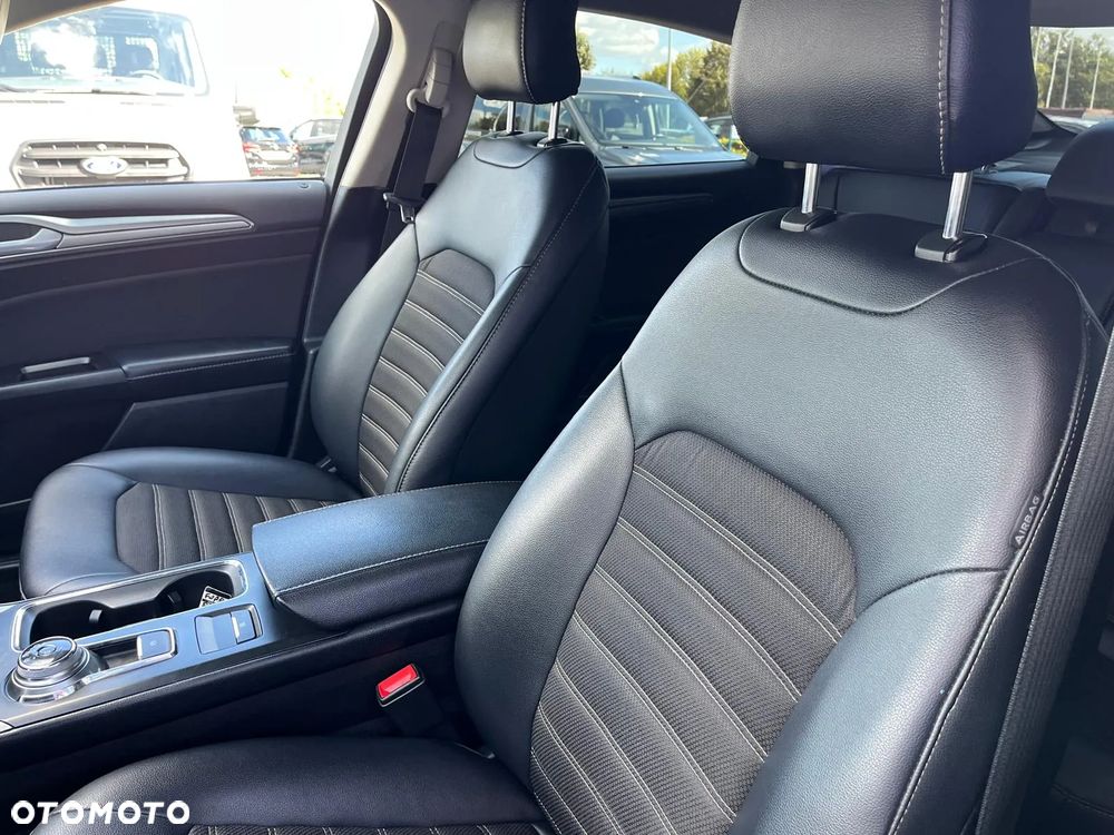 Ford Fusion - 16
