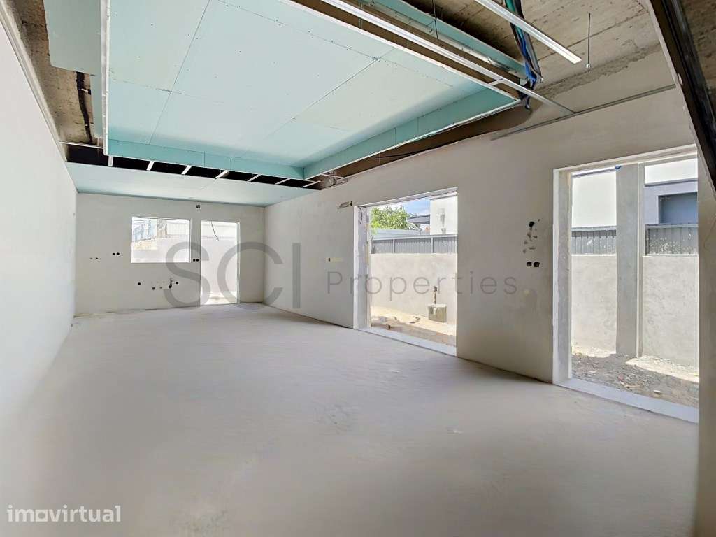 Moradia T4 duplex com garagem e churrasqueira em Fernão Ferro - Grande imagem: 5/25