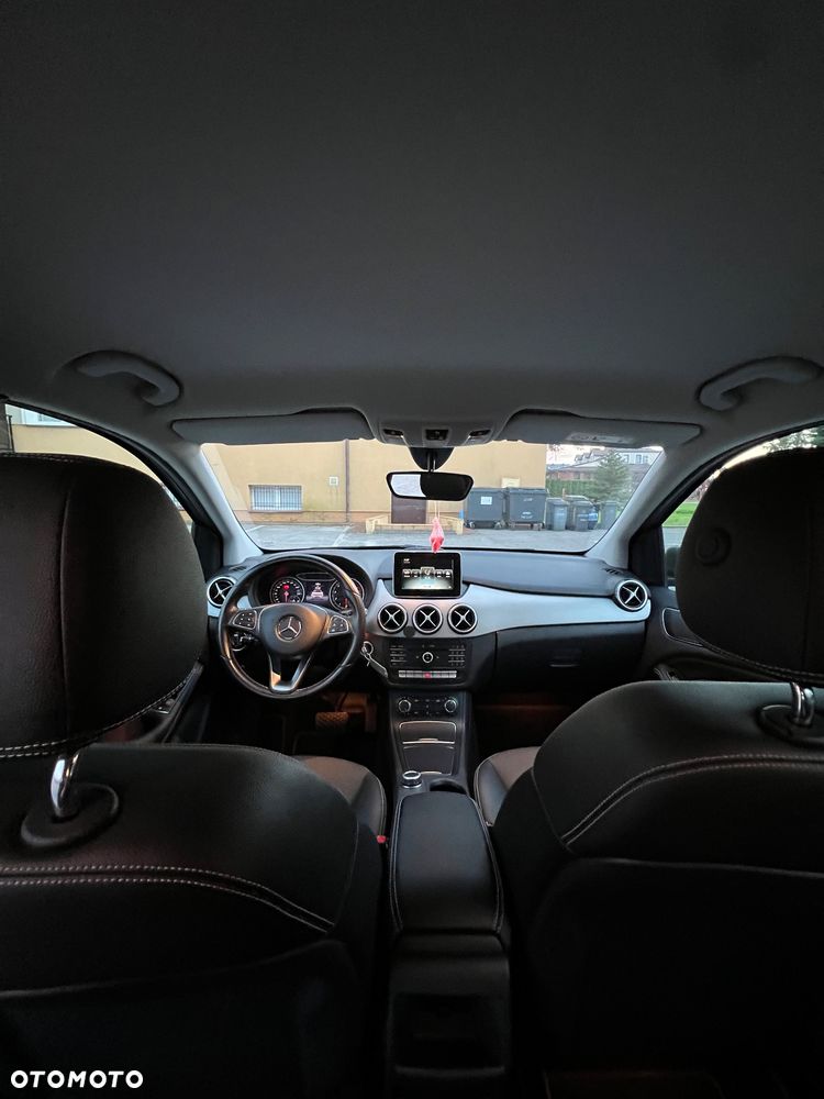 Mercedes-Benz Klasa B 180 7G-DCT Urban - 26