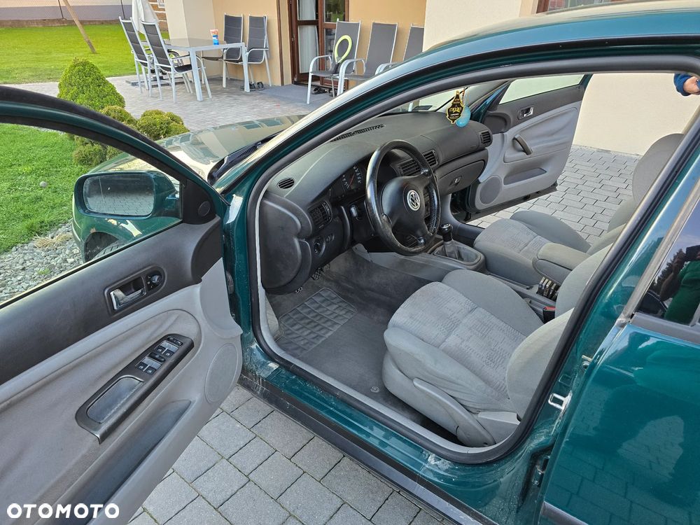 Volkswagen Passat 1.9 TDI Trendline - 12