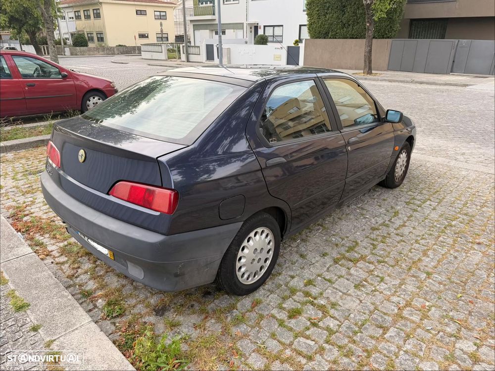 Alfa Romeo 146 1.4 Image - 3