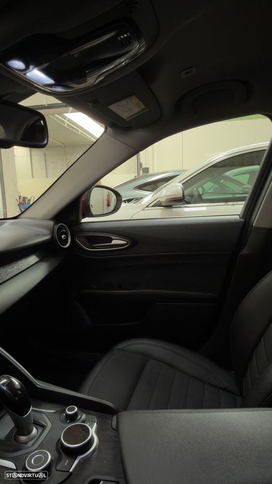 Alfa Romeo Giulia 2.2 D Sprint AT8 - 37