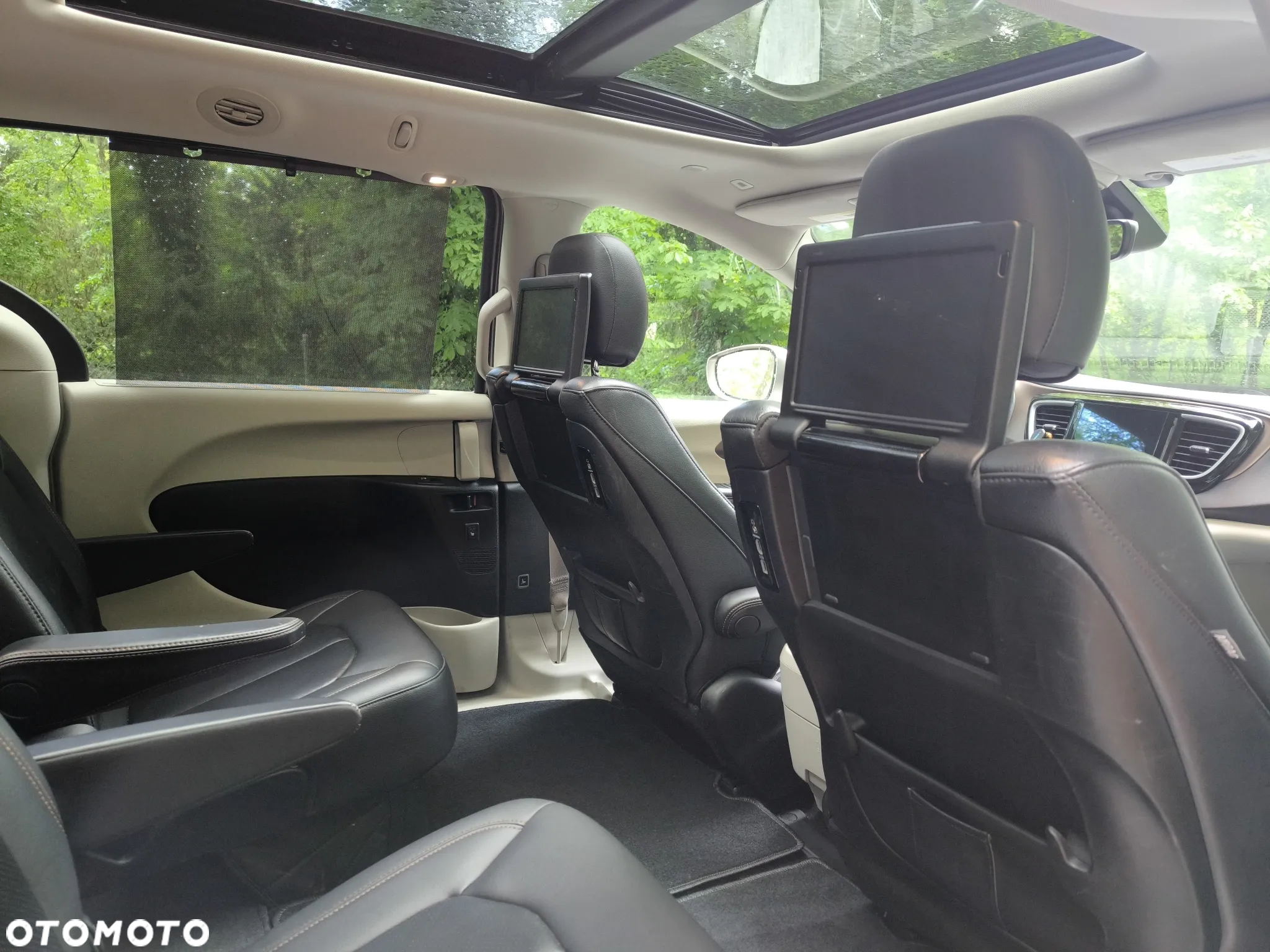 Chrysler Pacifica - 10