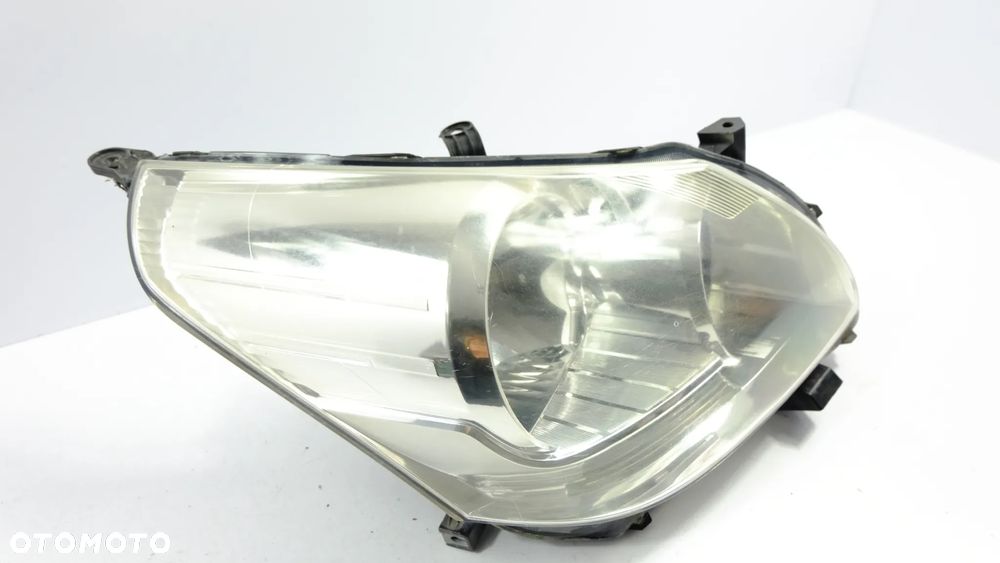 toyota verso lampa reflektor prawy 81110-0f090 eu - 4