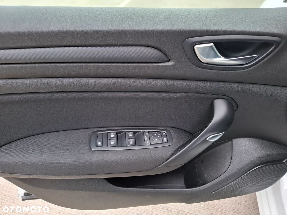 Renault Megane ENERGY TCe 140 EDC LIMITED - 11