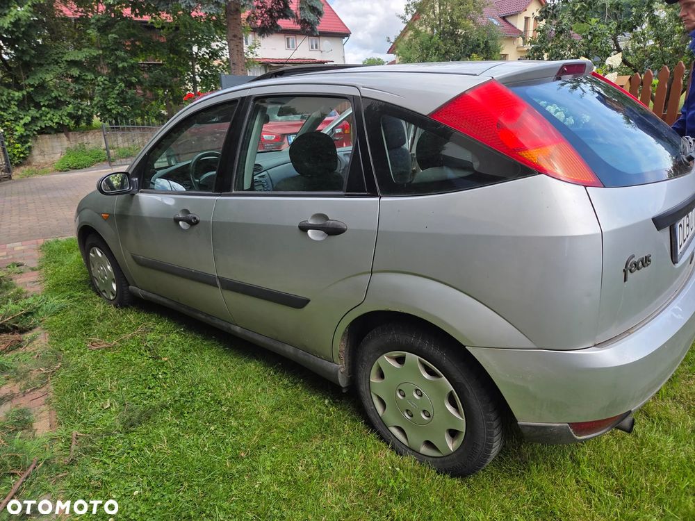 Ford Focus 1.4 Ambiente - 4