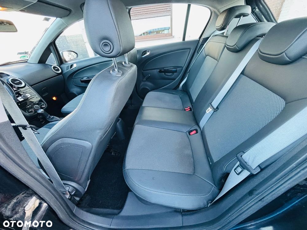Opel Corsa 1.4 16V Cosmo - 10