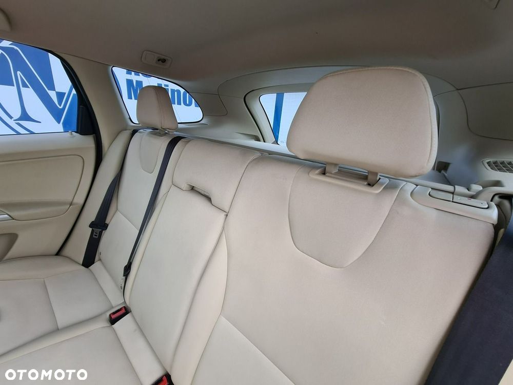 Volvo XC 60 D4 AWD Kinetic - 23