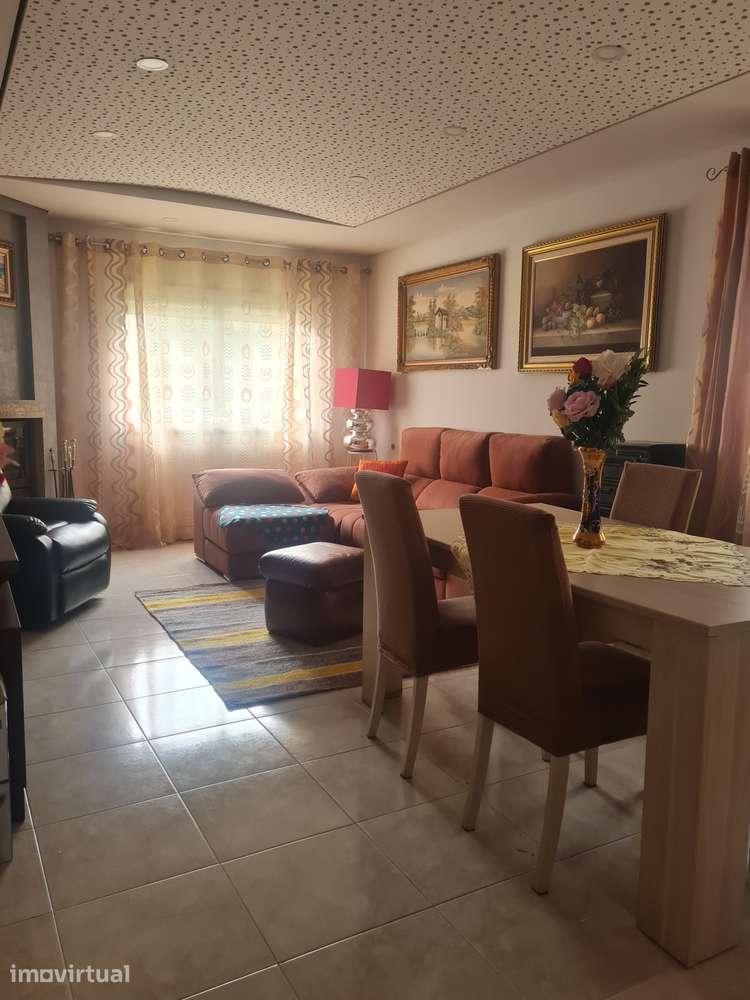 Apartamento T3 com terraço e garagem box em Valongo - Grande imagem: 2/27