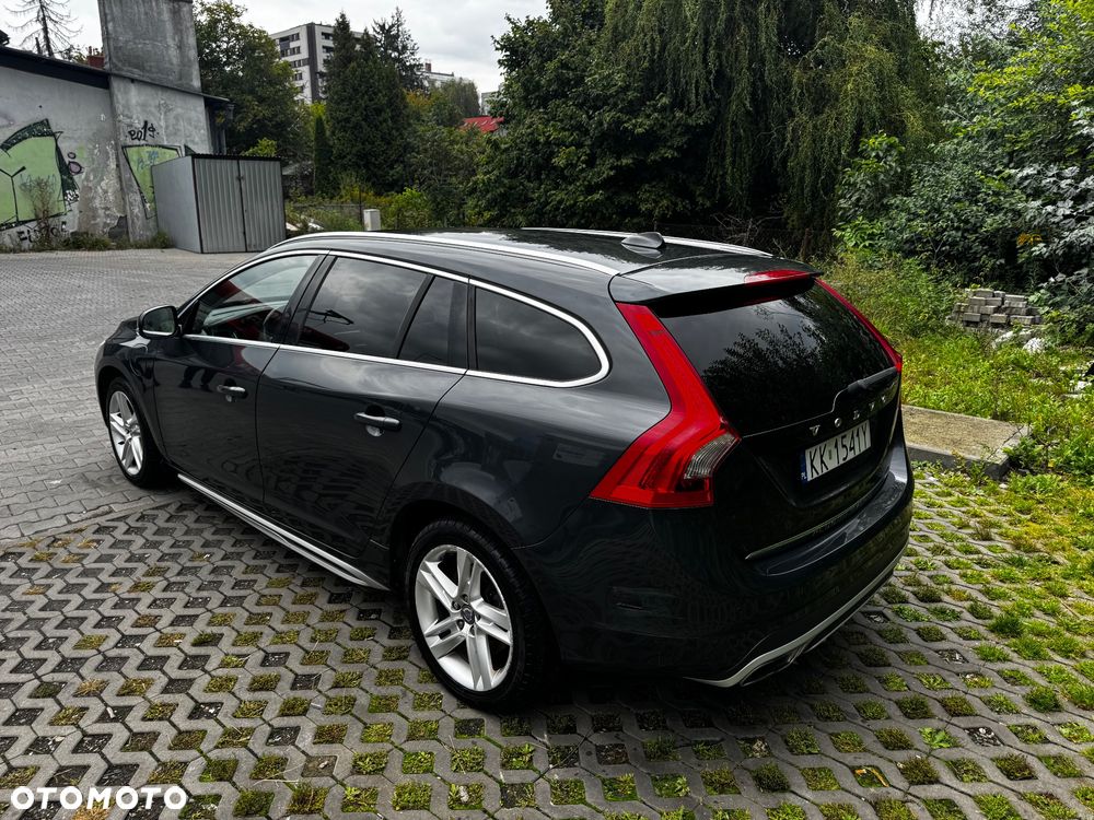 Volvo V60 D6 AWD Plug-in Hybrid R-Design Summum - 5