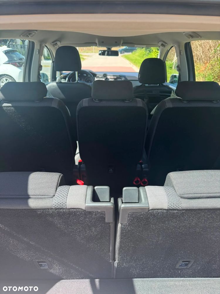 Volkswagen Touran - 10