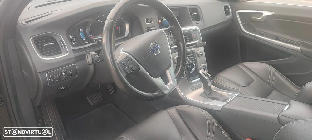 Volvo V60 2.4 D6 R-Design AWD Phev - 16