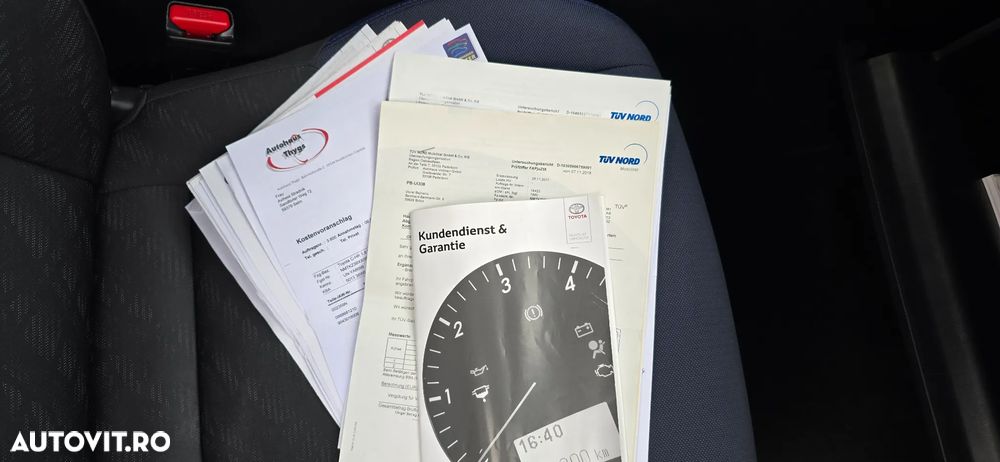 Toyota C-HR Hybrid Style Selection - 30