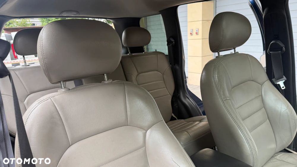 Jeep Liberty 3.7 4x4 - 12