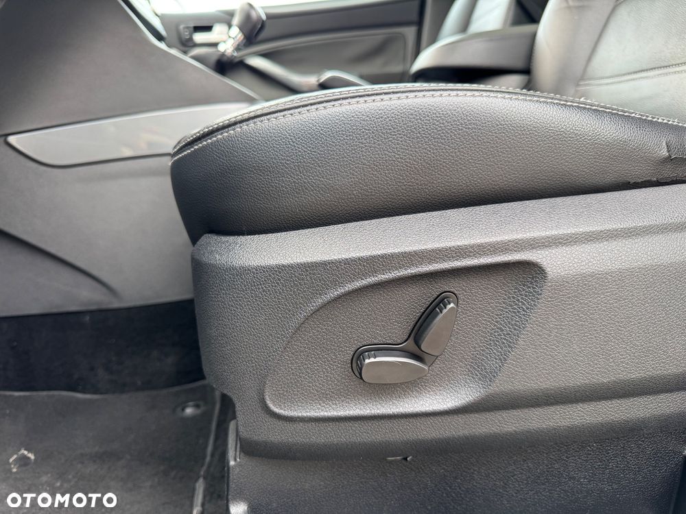 Ford Kuga 2.0 TDCi 4x4 Titanium - 33