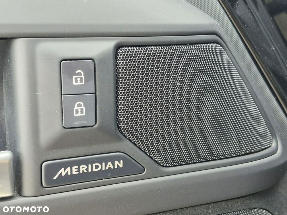 Land Rover Defender - 22