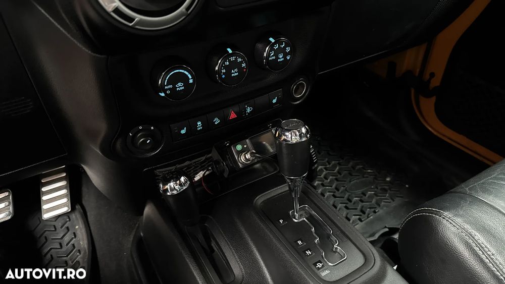 Jeep Wrangler 2.8 CRD AT Sahara - 11