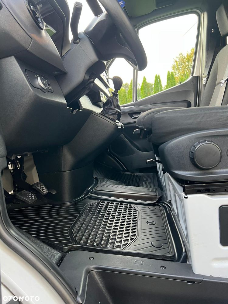 Mercedes-Benz Sprinter - 17
