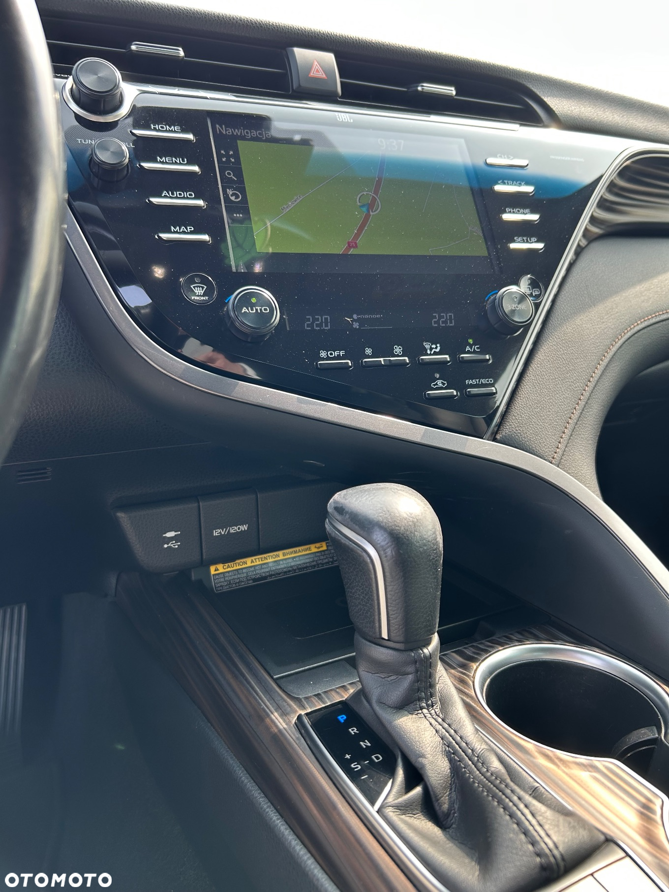 Toyota Camry 2.5 Hybrid Executive CVT - 27
