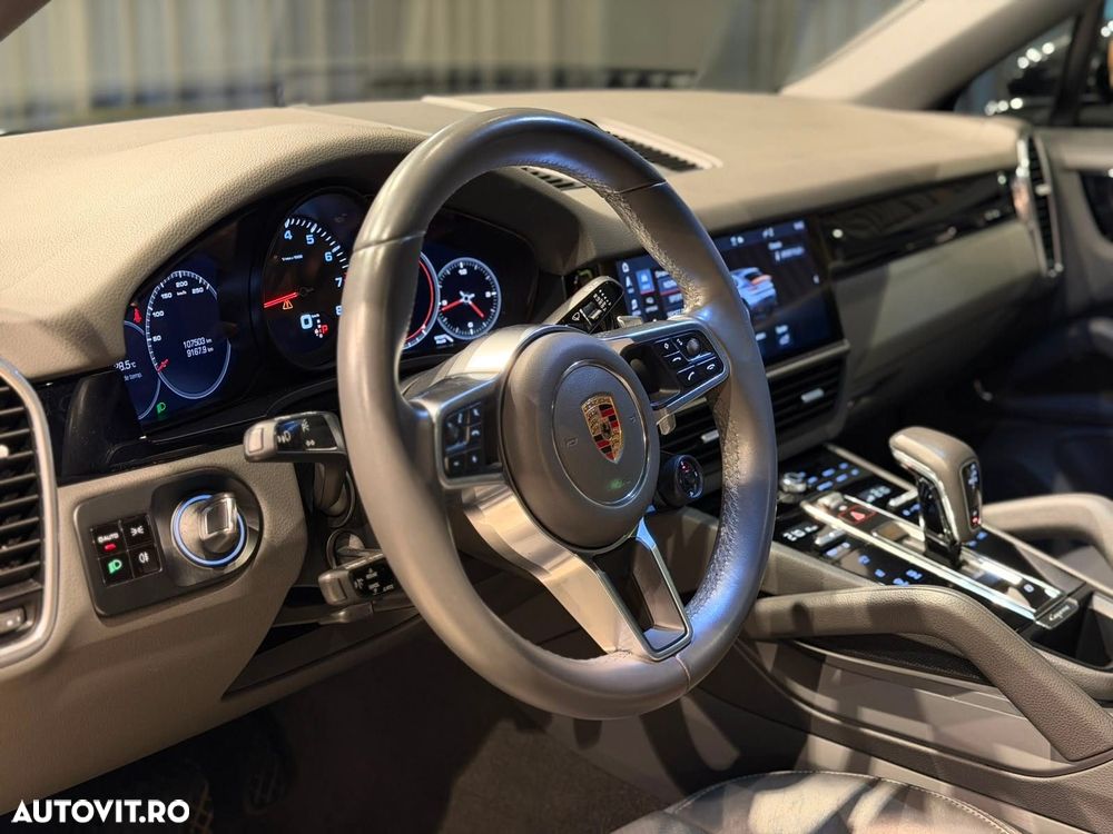 Porsche Cayenne Coupe - 32