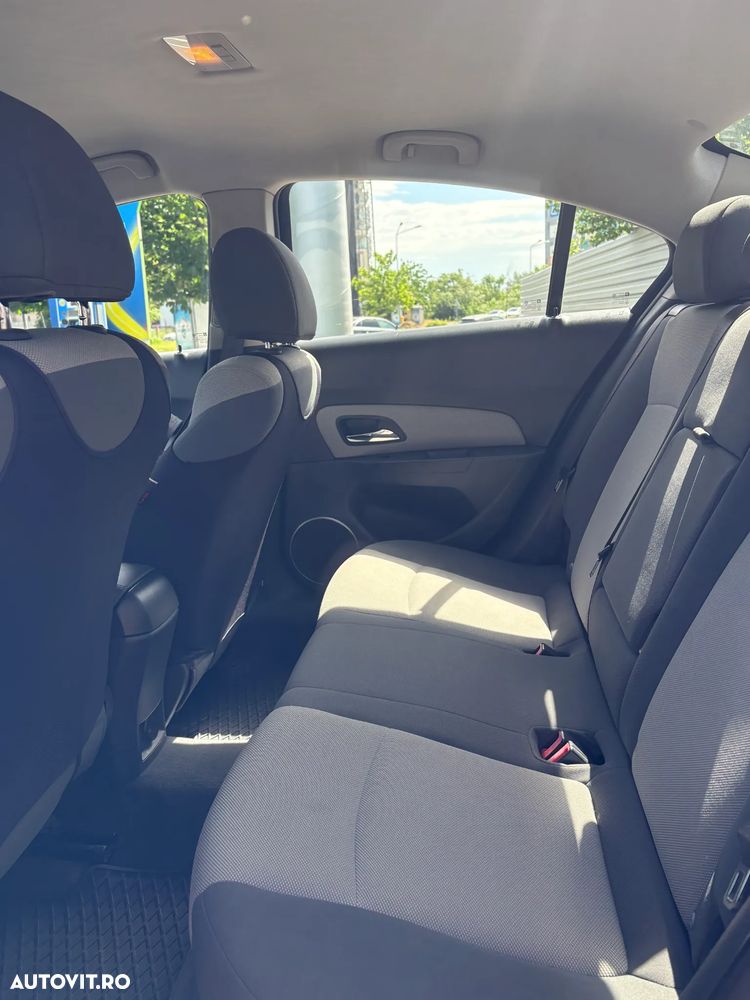 Chevrolet Cruze 1.6 LS Plus G2 - 12