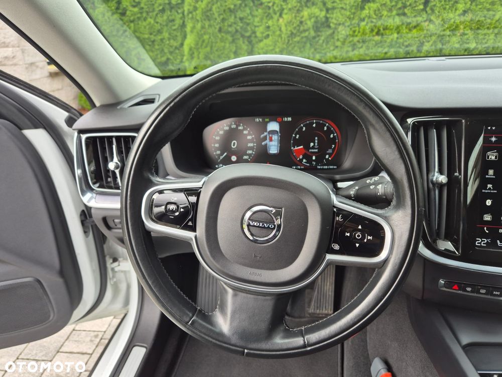 Volvo V60 B3 B R-Design - 14