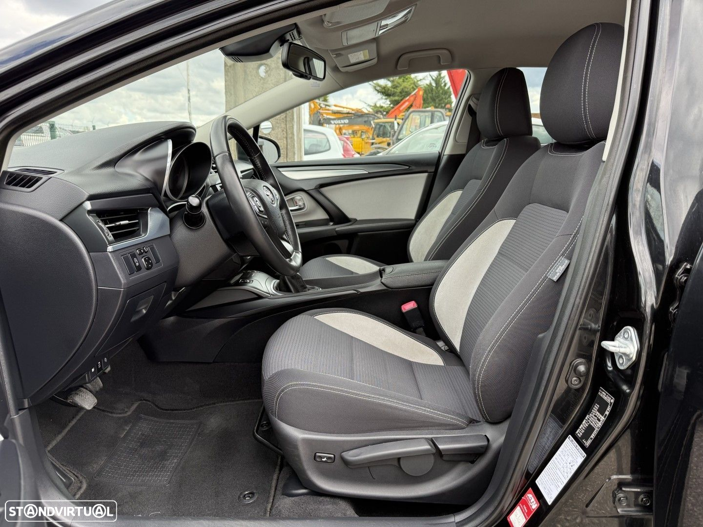 Toyota Avensis Touring Sports 2.0 D-4D Luxury+GPS - 10