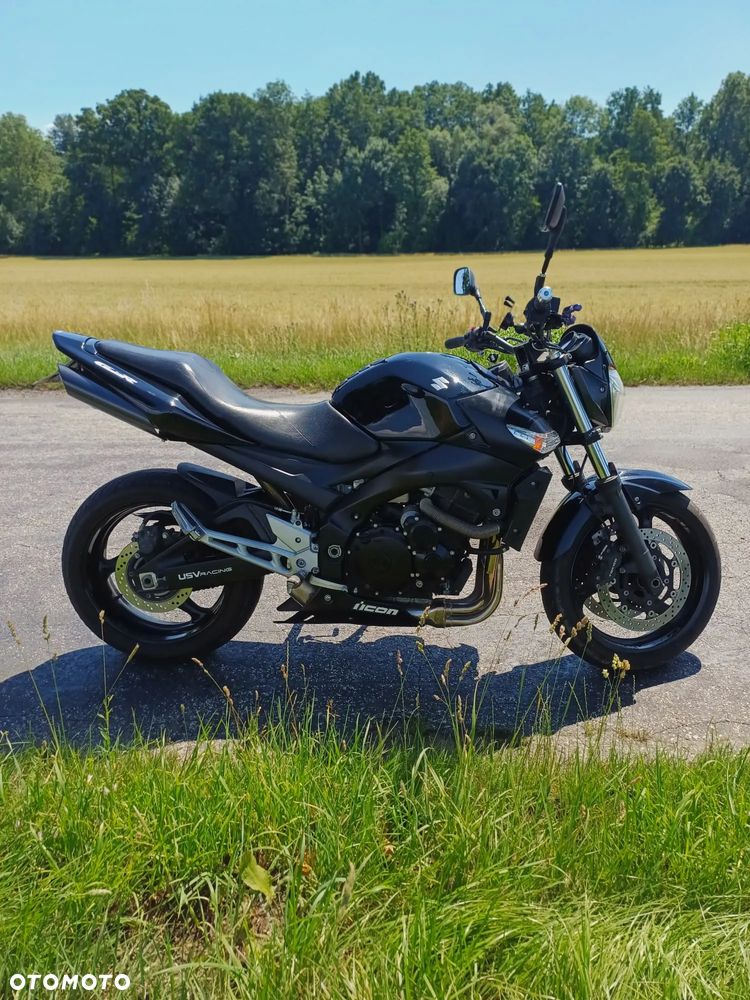 Suzuki GSR - 2