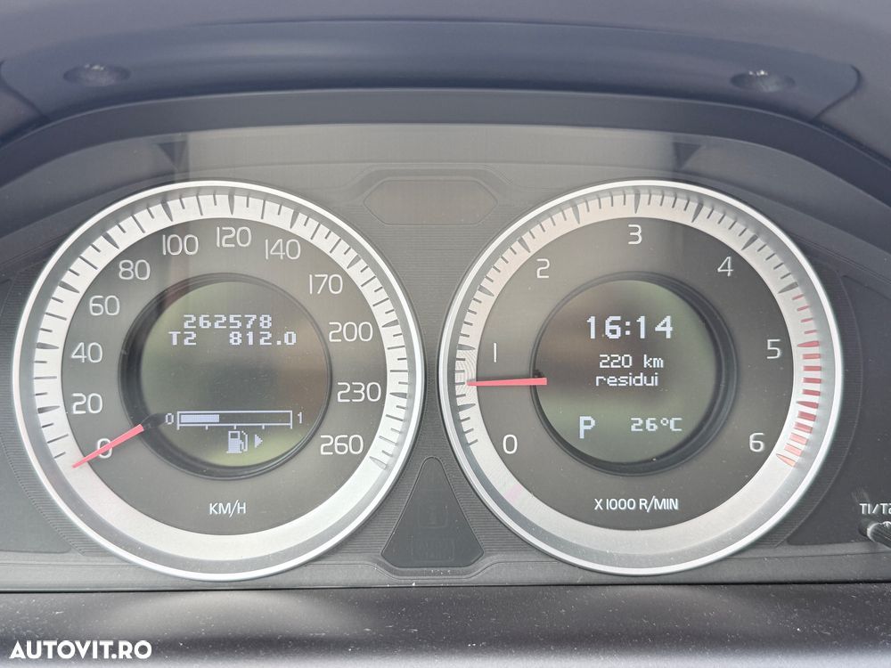 Volvo XC 60 D5 AWD A6 Basic - 11