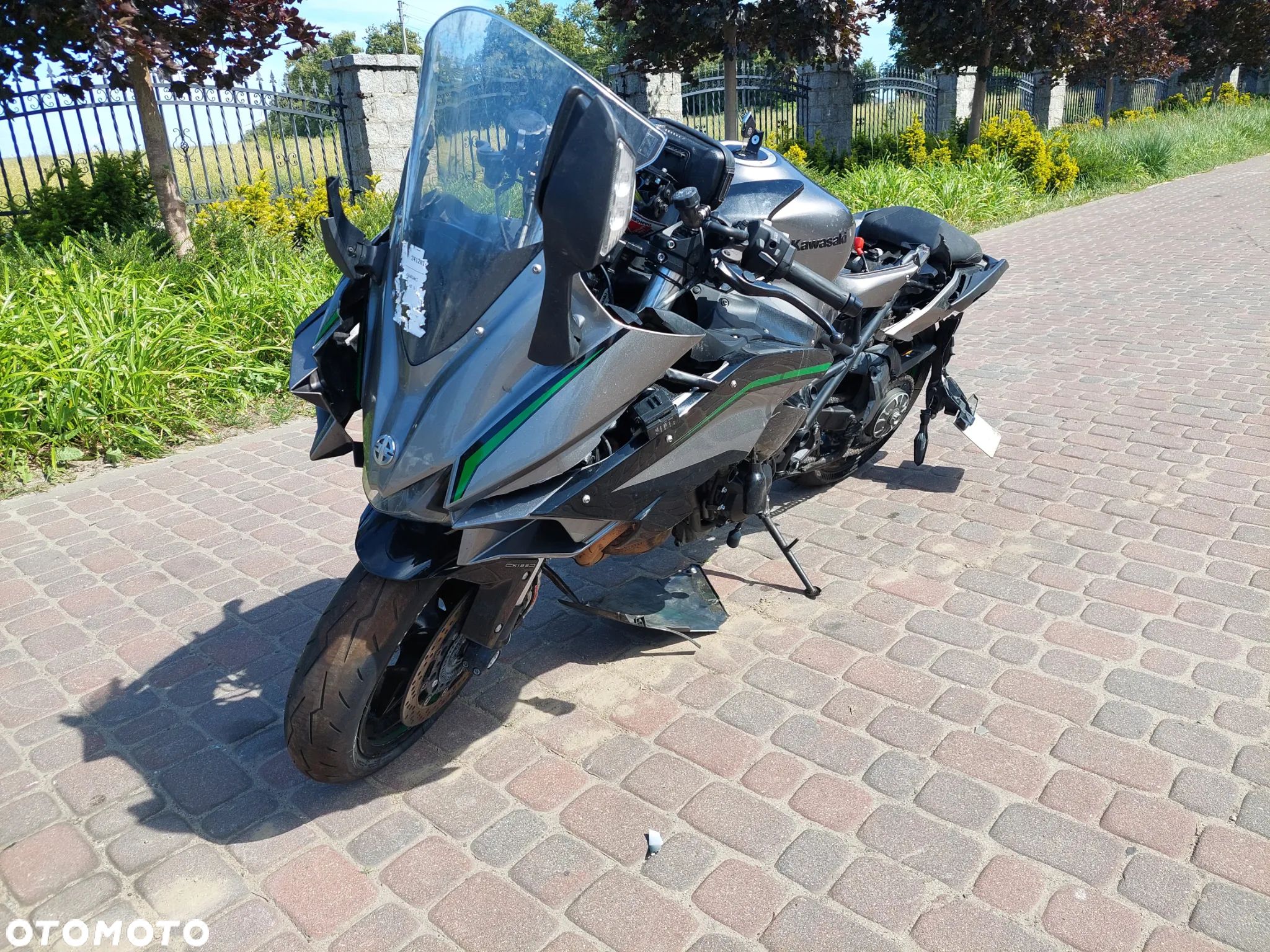 Kawasaki Ninja H2 SX - 1
