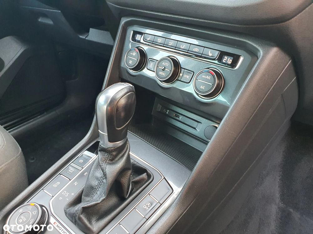 Volkswagen Tiguan - 24