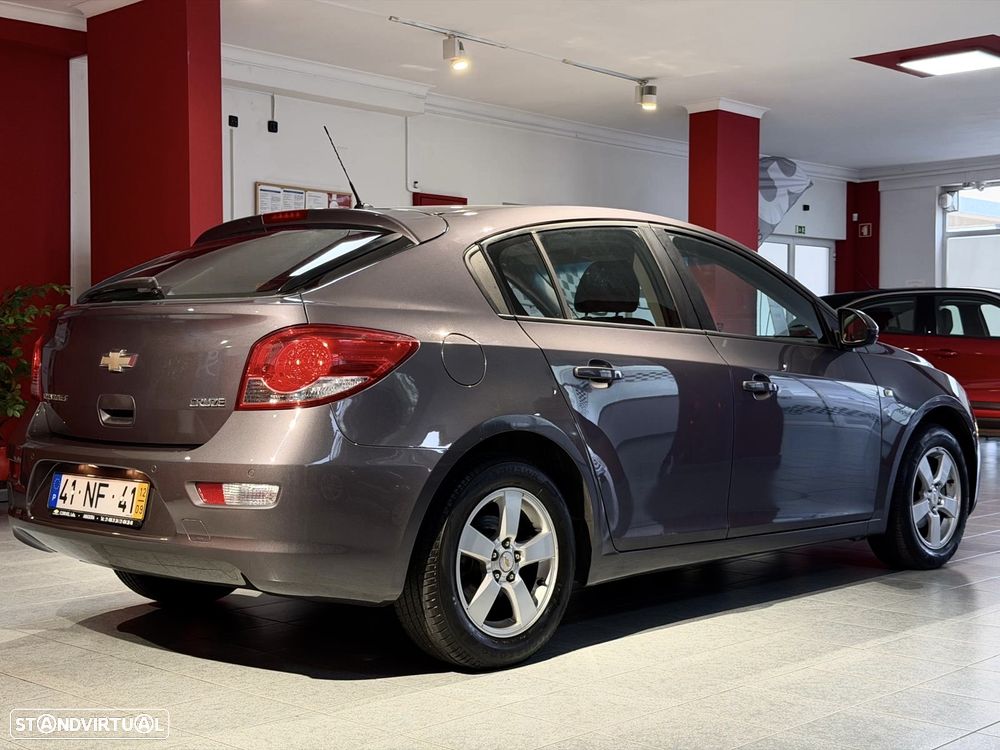 Chevrolet Cruze 1.6 LT - 6