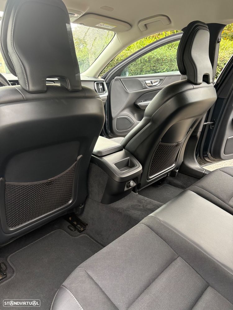 Volvo V60 2.0 D3 Momentum Plus - 21