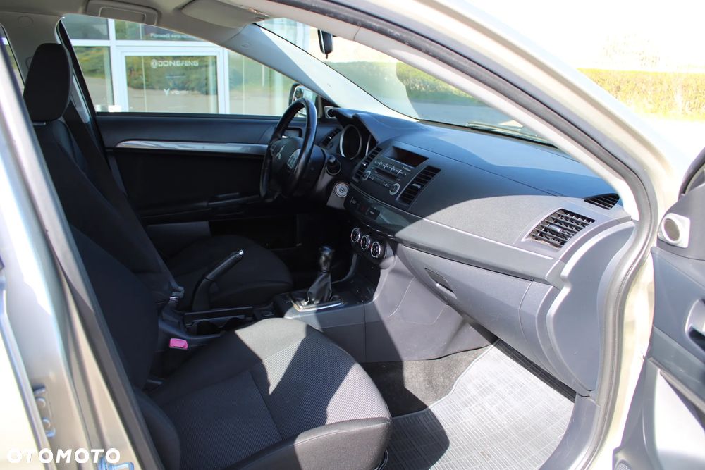 Mitsubishi Lancer 1.8 Invite - 13