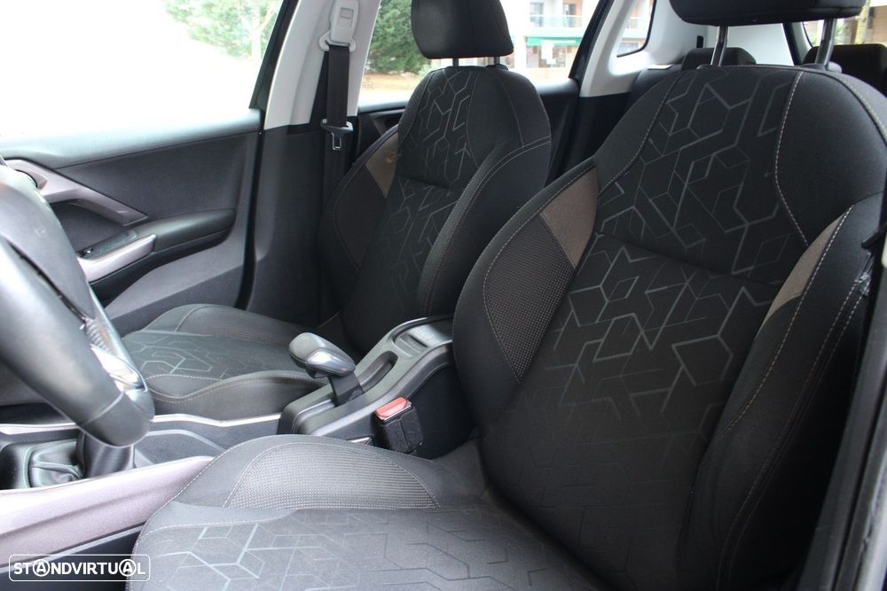 Peugeot 2008 1.2 PureTech Allure - 24