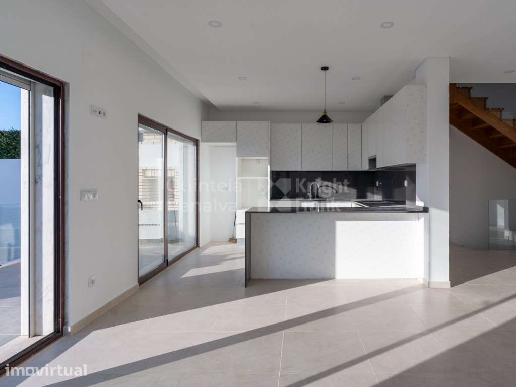 Moradia T4 com jardim, piscina e garagem em Birre - Grande imagem: 4/29