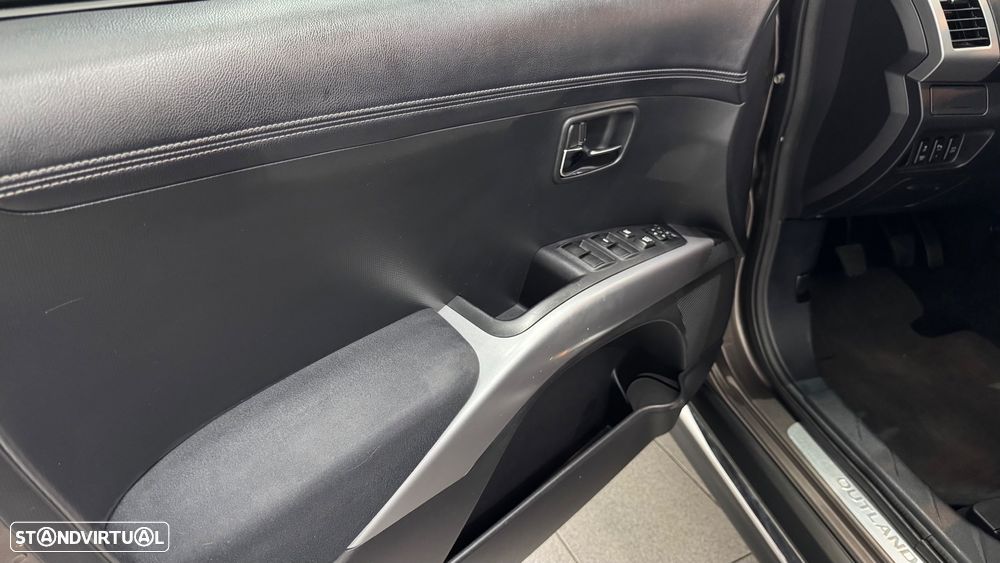 Mitsubishi Outlander 2.2 DI-D Instyle 4WD - 24